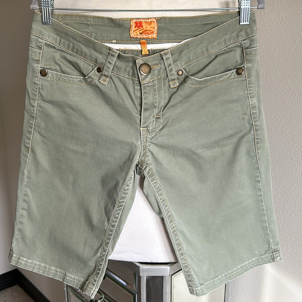Twill Twenty Two - Womens Olive Green Bermuda Shorts - Size 29